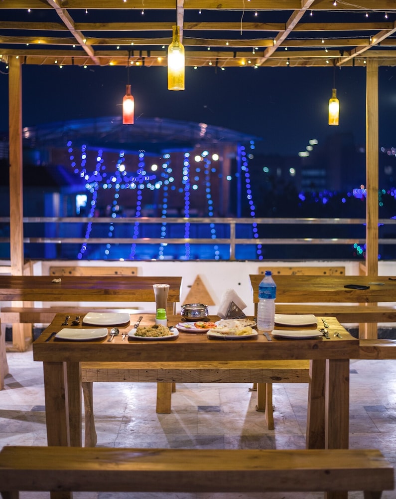 Madpackers Hostel Agra