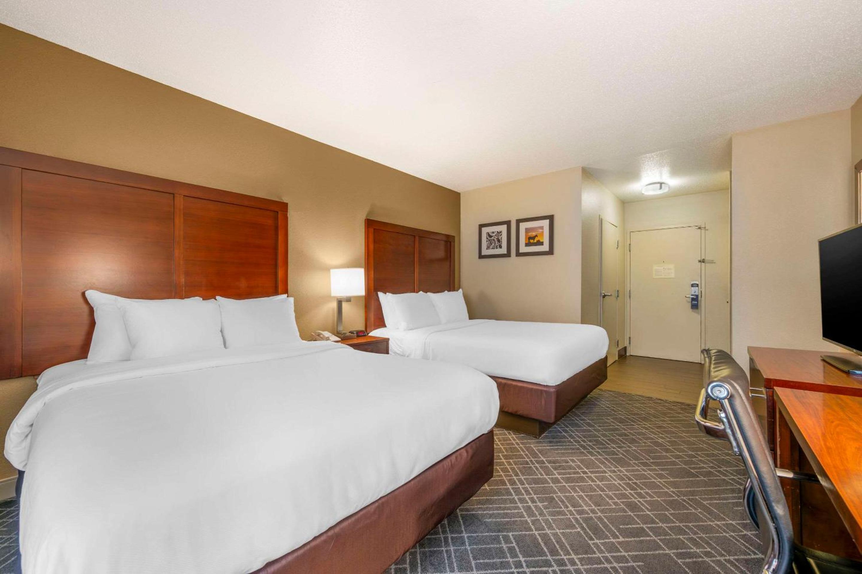 Queen Room with Two Queen Beds - Photo 1